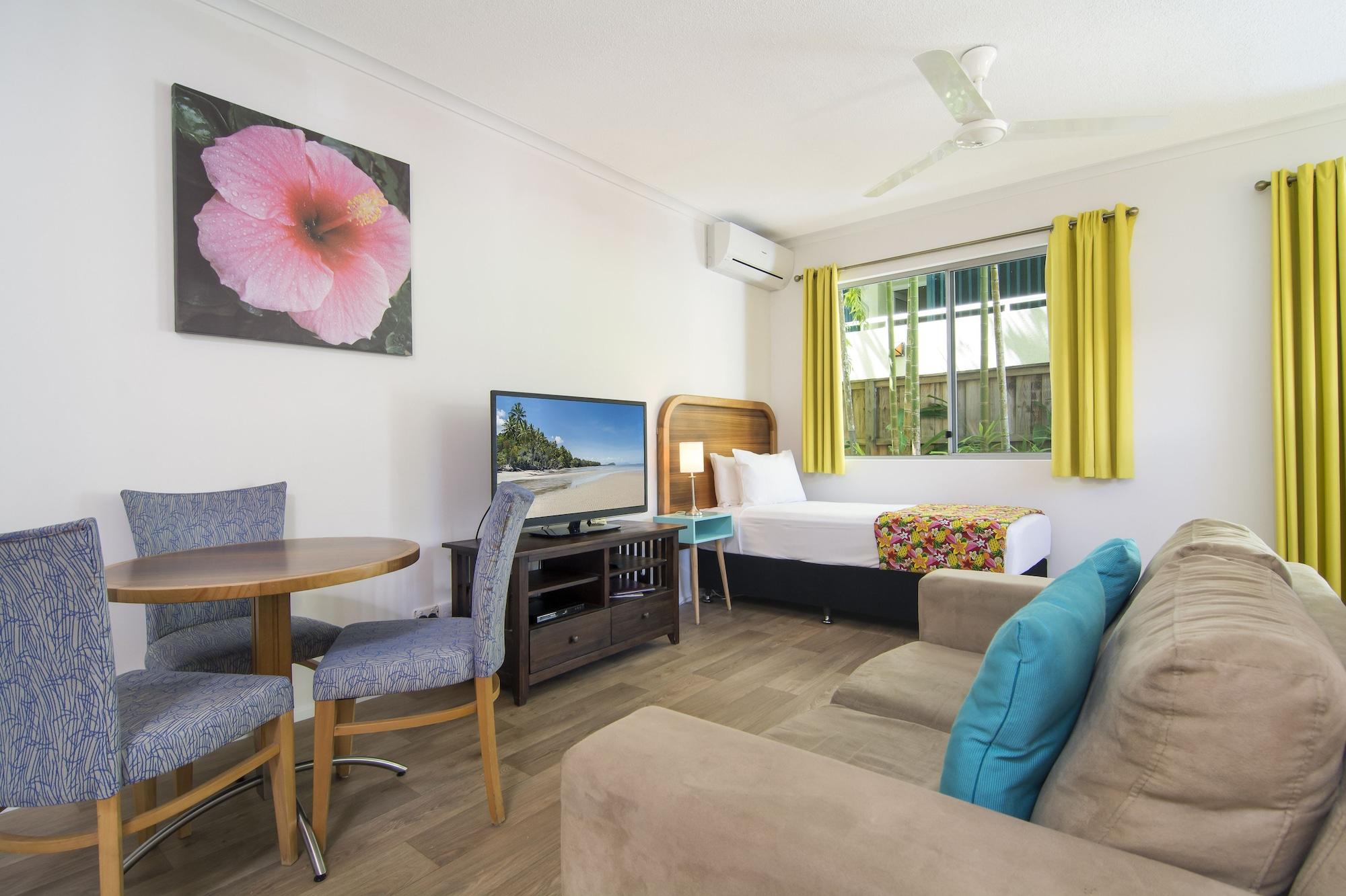 Port Douglas Motel Экстерьер фото