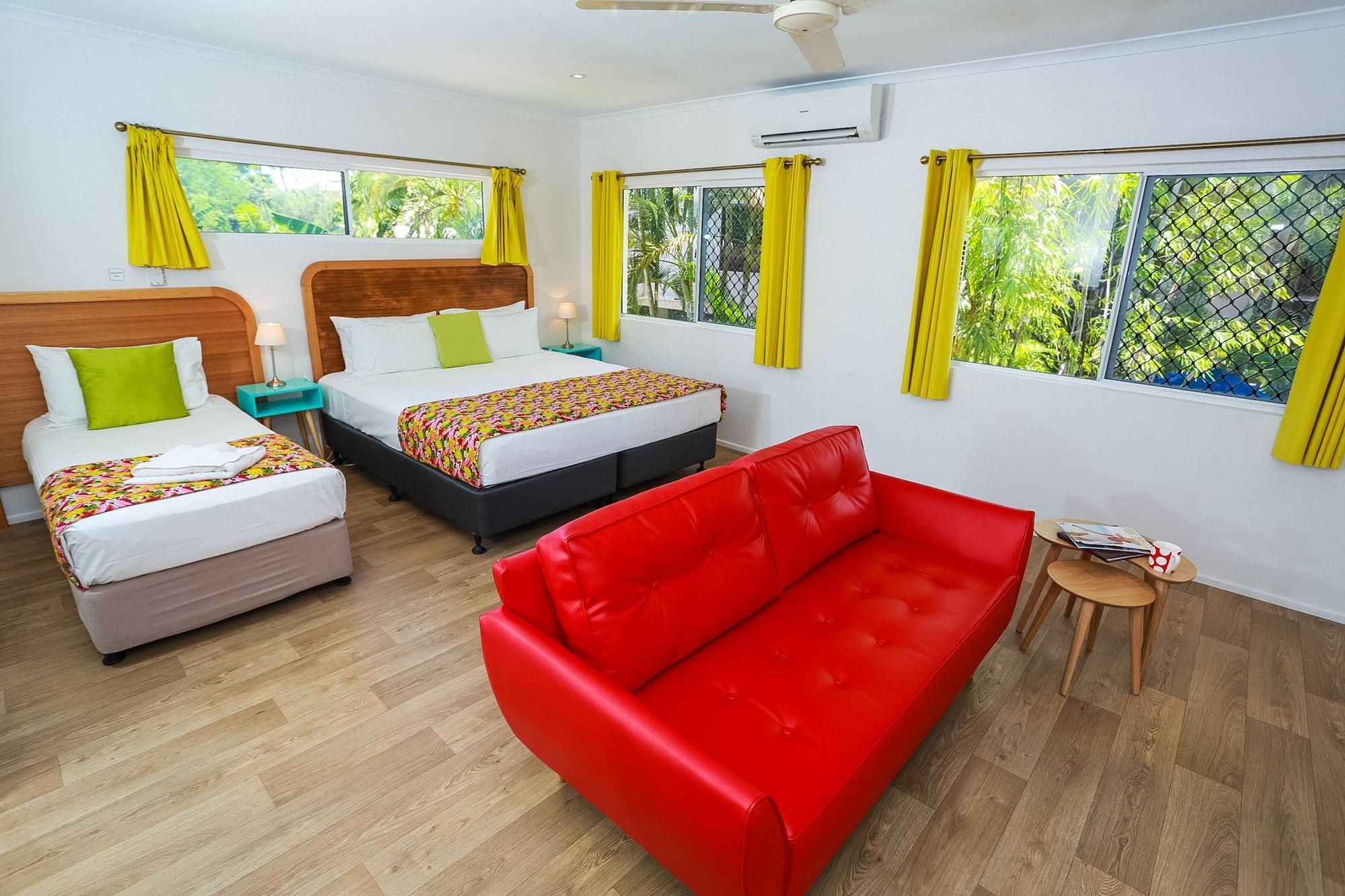 Port Douglas Motel Экстерьер фото