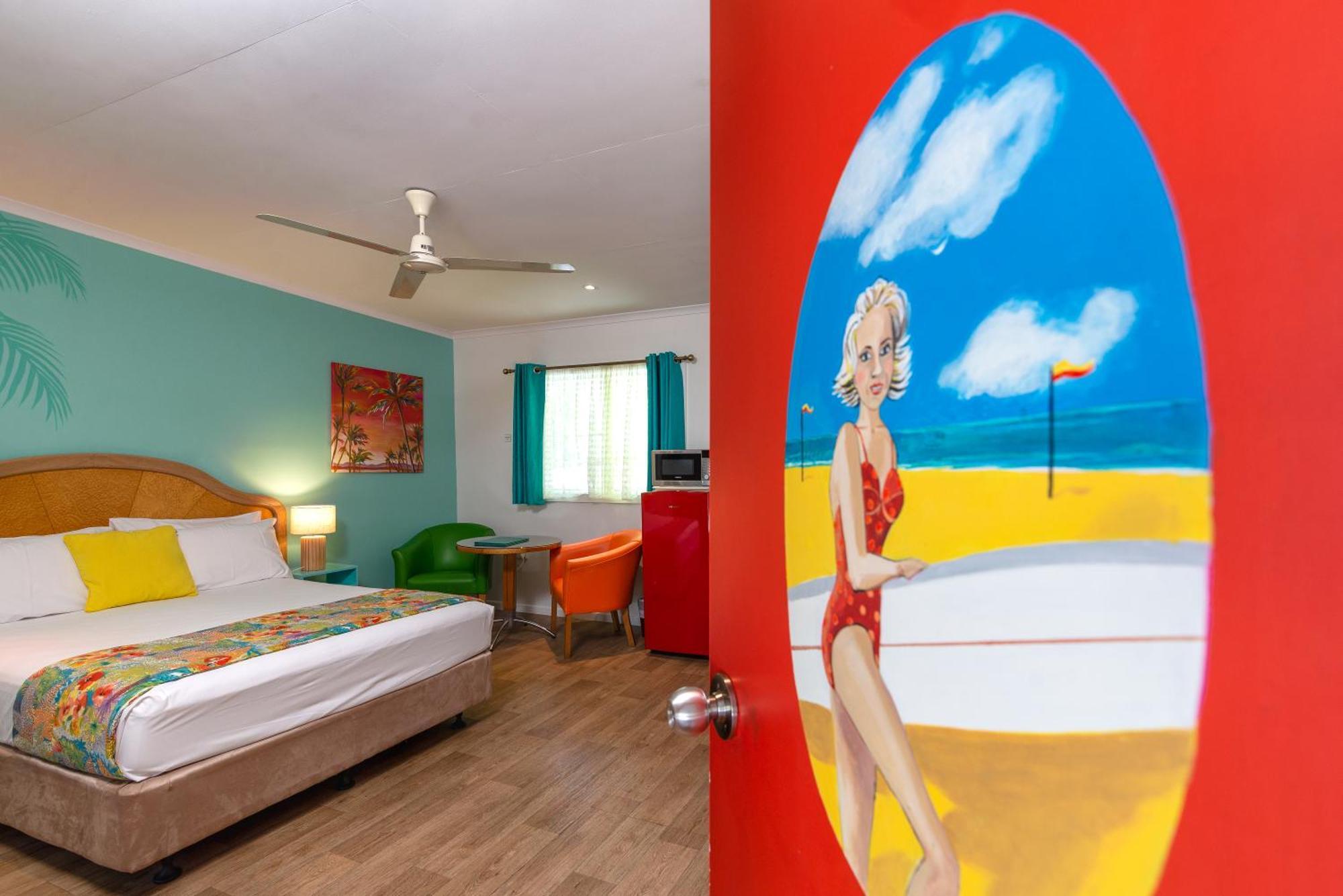Port Douglas Motel Экстерьер фото