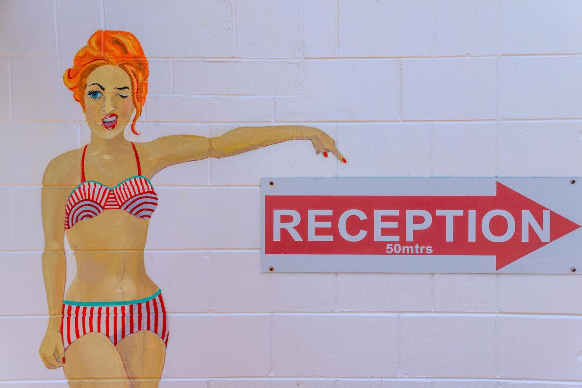 Port Douglas Motel Экстерьер фото