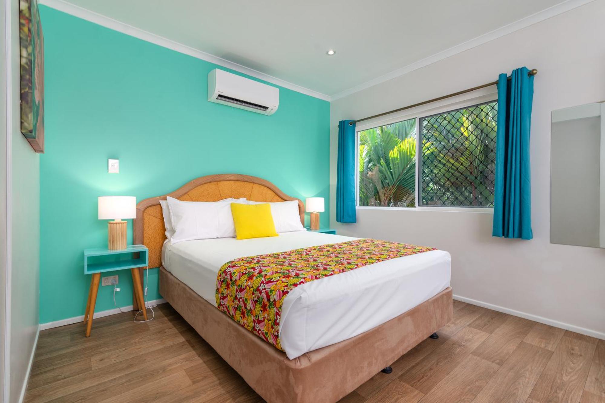 Port Douglas Motel Экстерьер фото