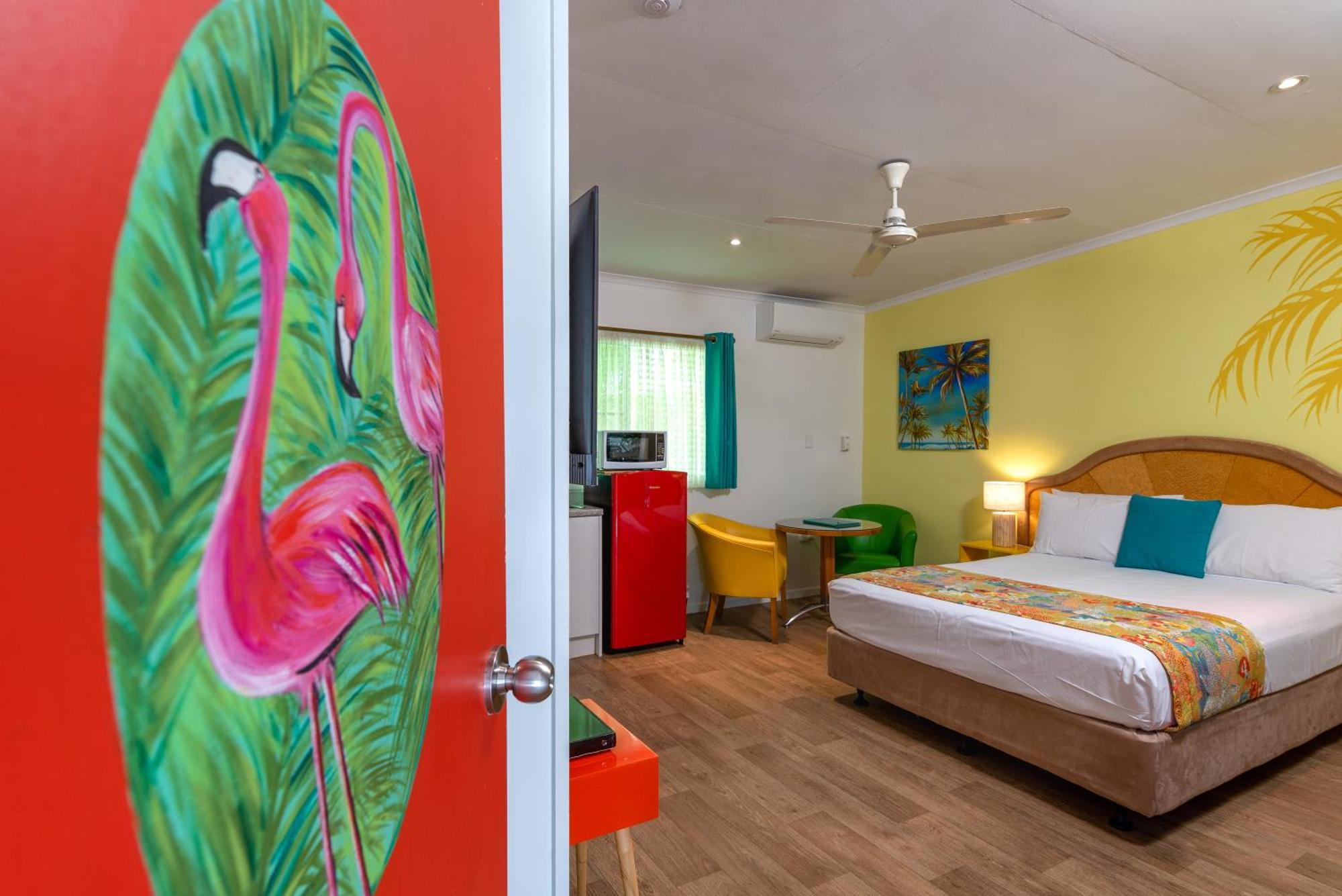Port Douglas Motel Экстерьер фото