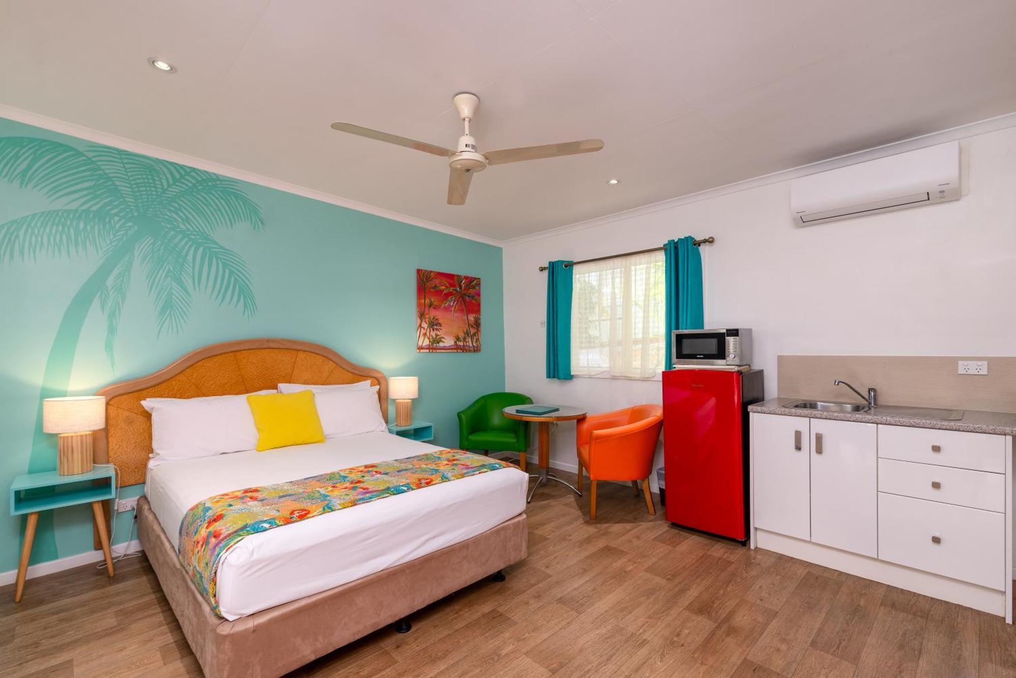 Port Douglas Motel Экстерьер фото