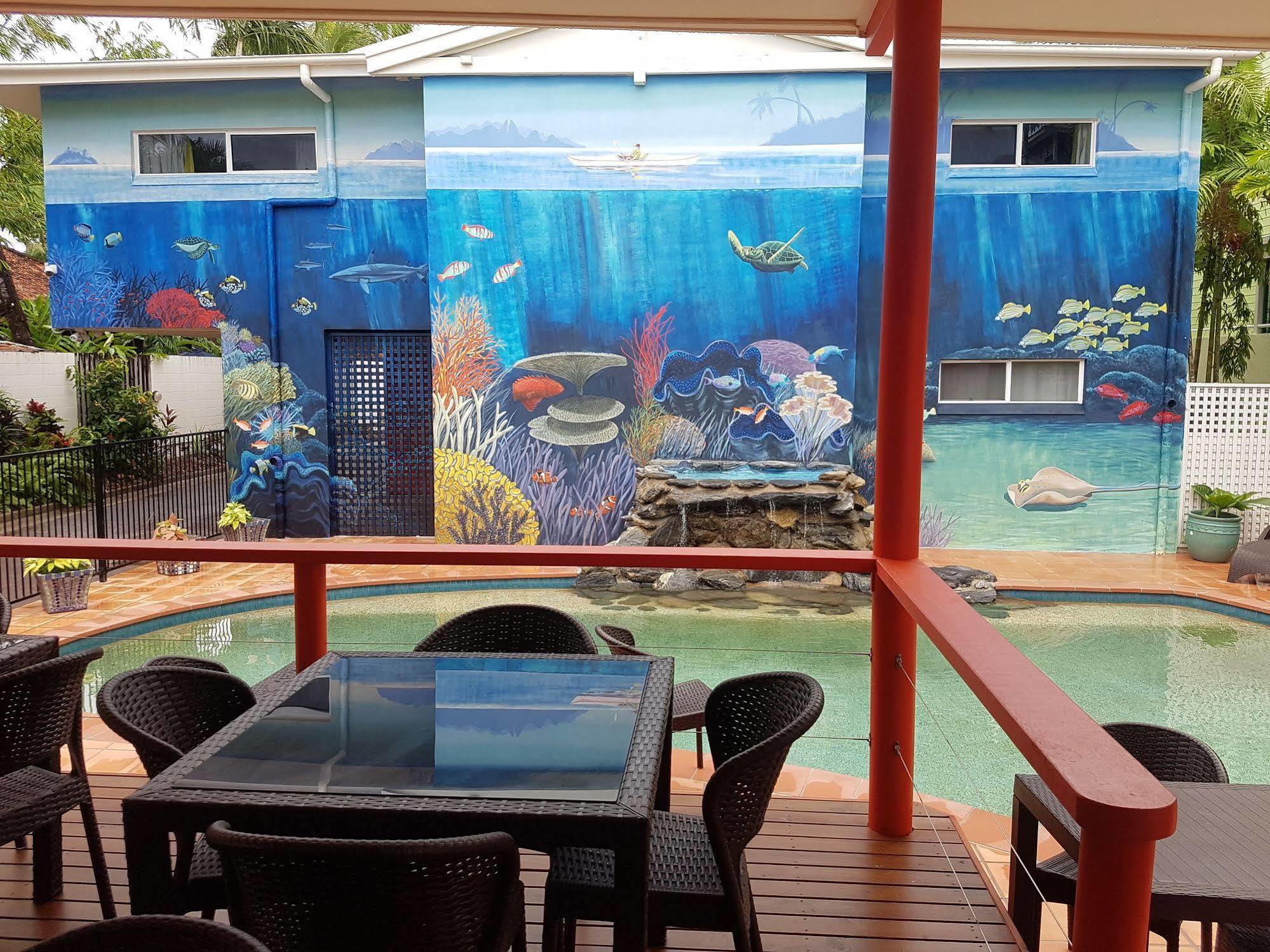 Port Douglas Motel Экстерьер фото