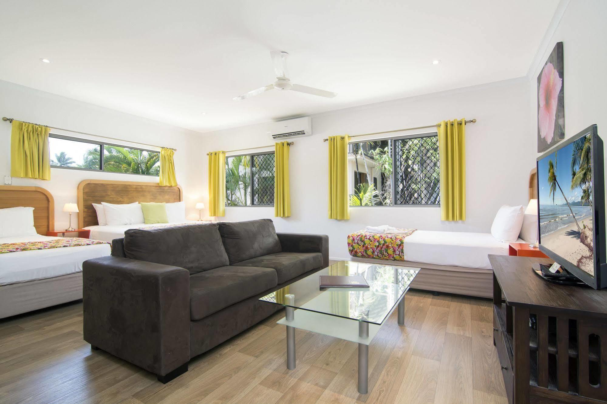 Port Douglas Motel Экстерьер фото