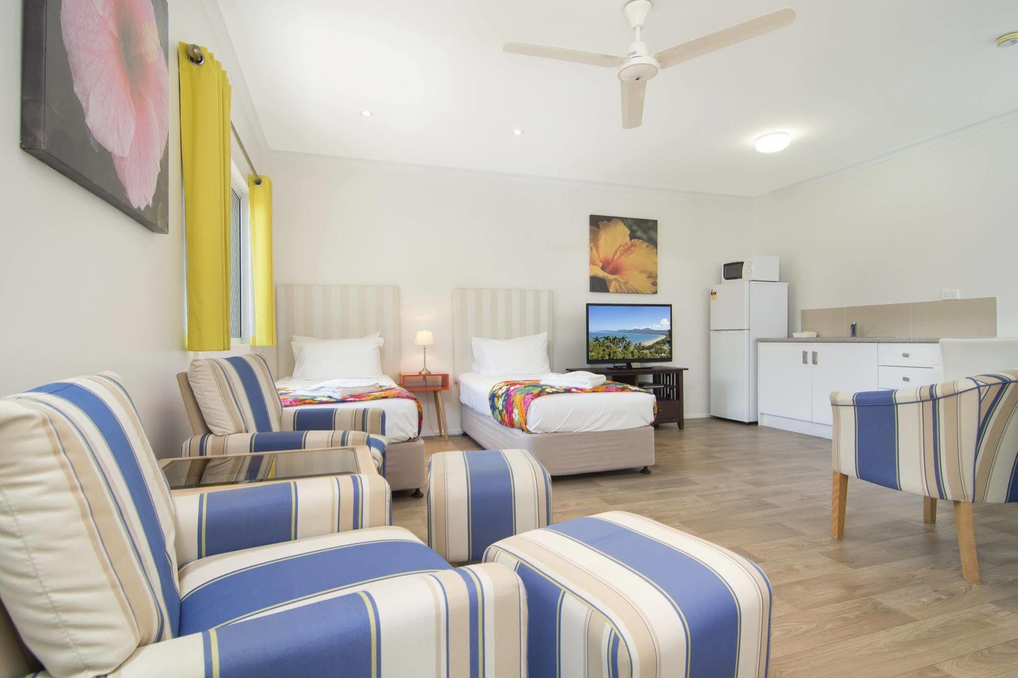 Port Douglas Motel Экстерьер фото