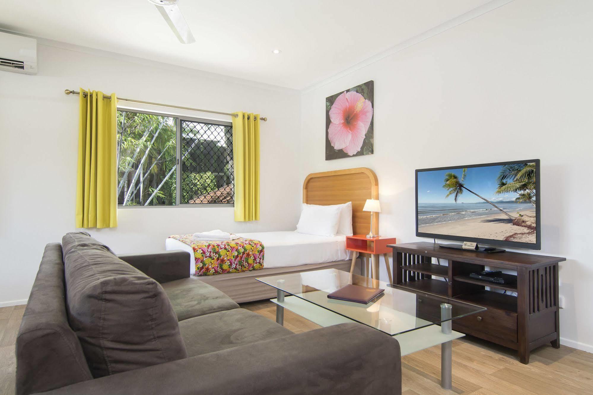 Port Douglas Motel Экстерьер фото