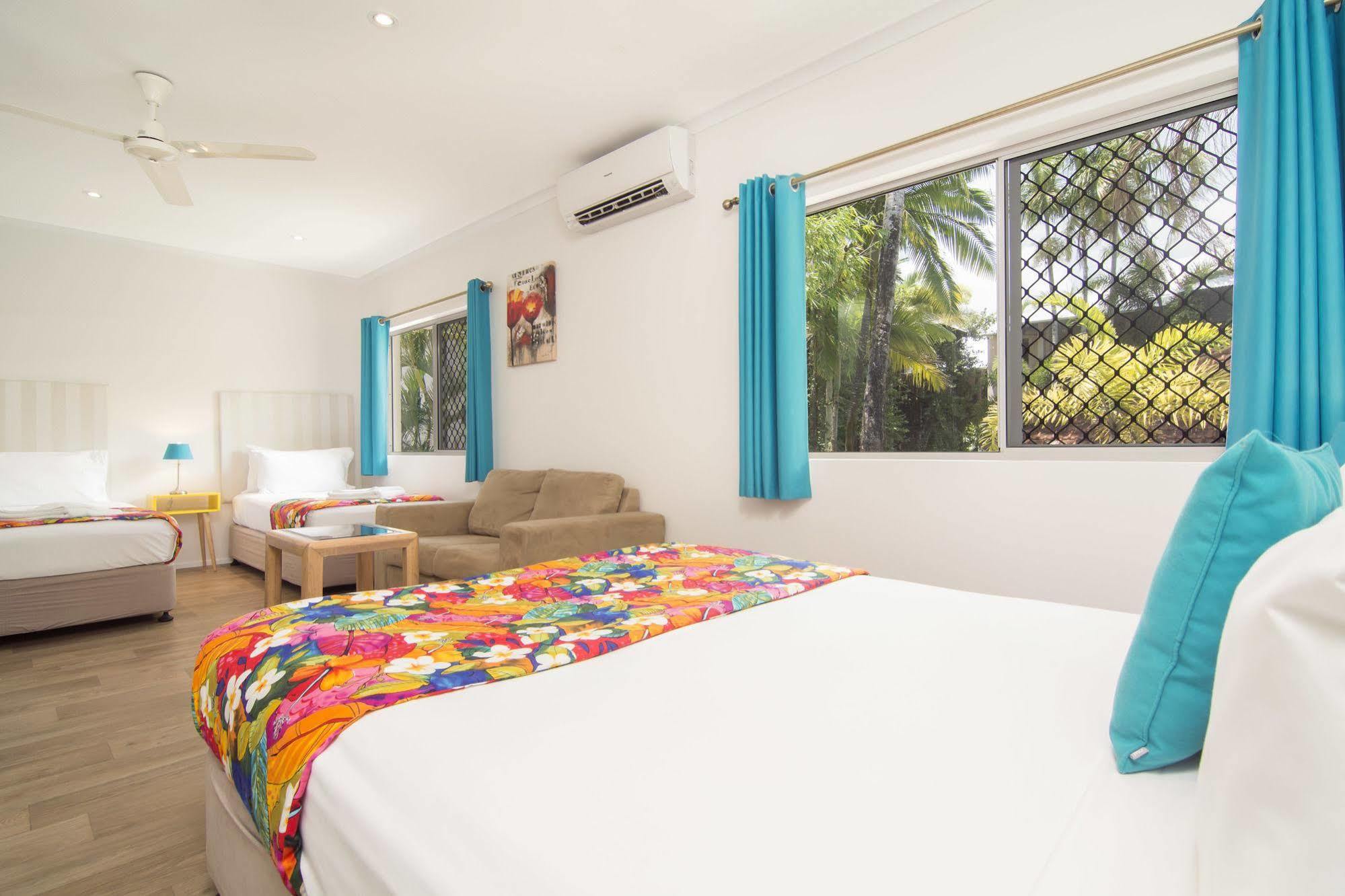 Port Douglas Motel Экстерьер фото