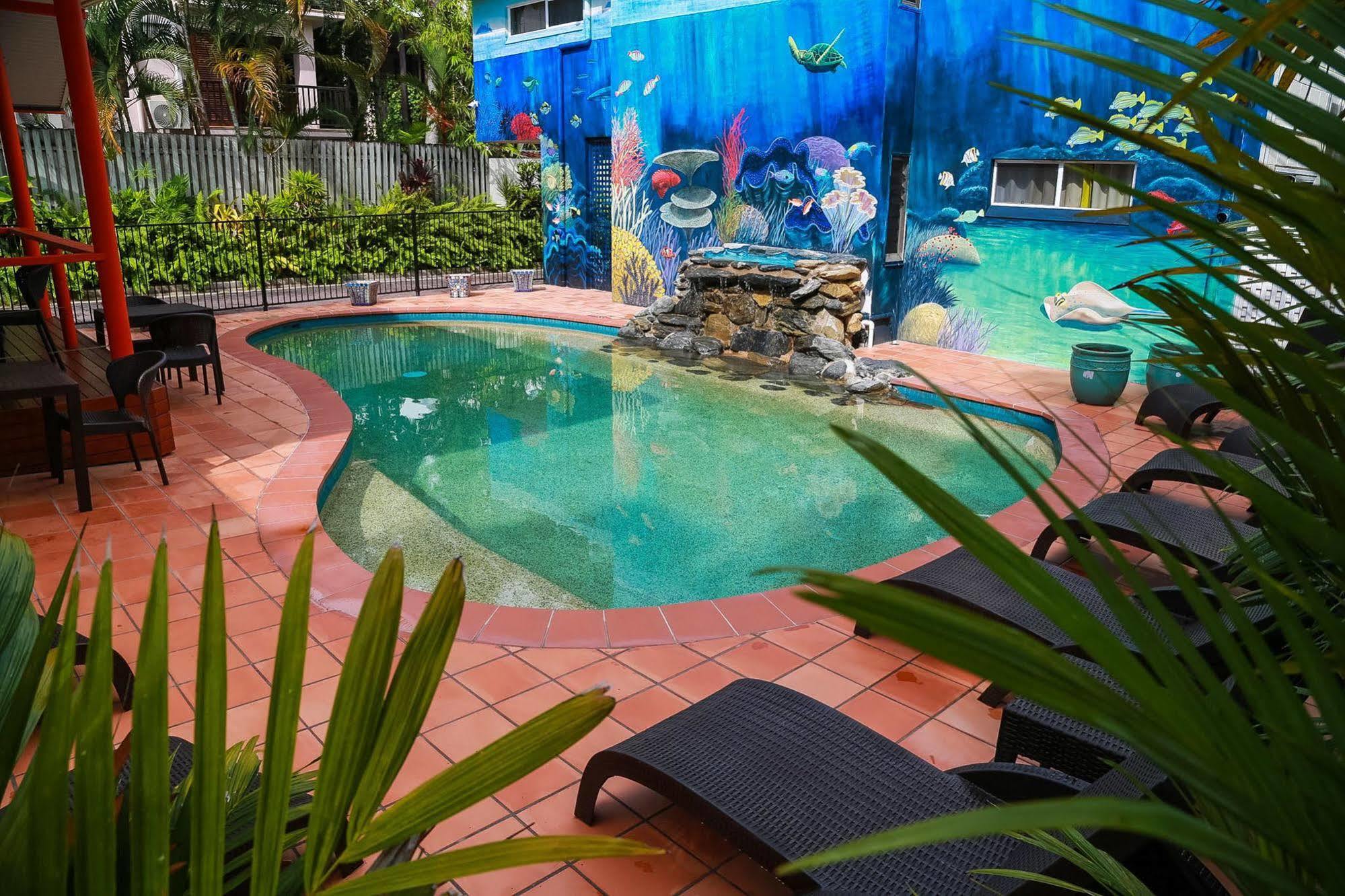 Port Douglas Motel Экстерьер фото